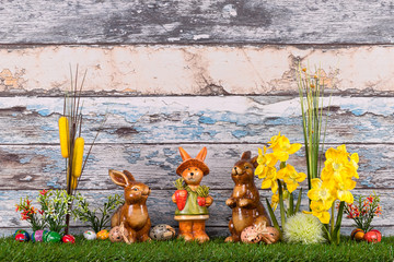 Drei Osterhasen auf der Wiese