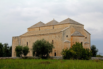 Fototapeta premium la chiesa di Ognissanti nella campagna di Valenzano (Puglie)
