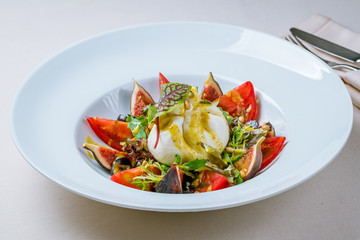 Salad with burrata cheese and figs