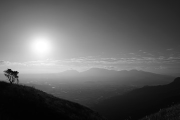 阿蘇のモノトーン風景