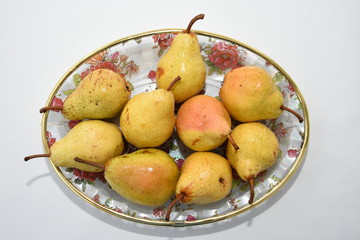  yellow pears and white grapes