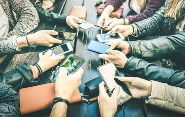 People hands having addicted fun together using smartphone - Millenial sharing content on social media network with mobile smart phones - Technology concept with millennials online on cellphone device - obrazy, fototapety, plakaty