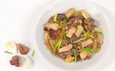 Stir-fried vermicelli noodle with pork and black mushroom