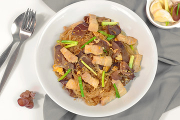 Stir-fried vermicelli noodle with pork and black mushroom