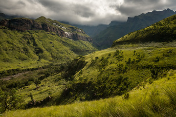 Mountain views on the Thukela hike to the bottom of the Amphitheatre's Tugela Falls in the Royal Natal National Park, Drakensberg, South Africa