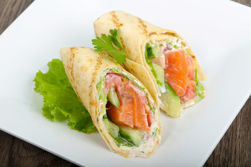 Salmon bread roll