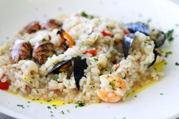 piatto a base di frutti di mare servito in un ristorante pugliese