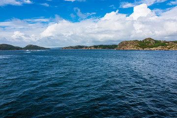 Blick auf den Lyngdalsfjord in Norwegen