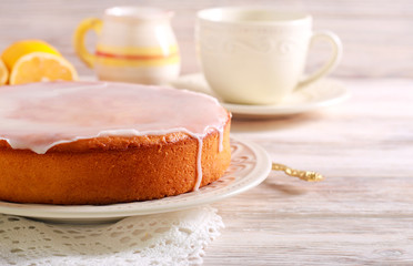 Lemon and yogurt cake with icing