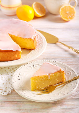 Lemon and yogurt cake