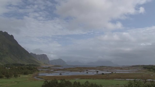 Norwegen, Lofoten, Straumen, Sundklakkstraumen, Kvalnes, 996, Fv996, Fv 996, Stra&szlig;e, Landstra&szlig;e, K&uuml;stenstra&szlig;e, K&uuml;ste, T&uuml;mpel, Insel, Tundra, Gipfel, Felswand