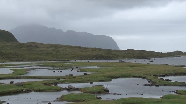 Norwegen, Lofoten, Kvalnes, 996, Fv996, Fv 996, Stra&szlig;e, Landstra&szlig;e, K&uuml;stenstra&szlig;e, K&uuml;ste, T&uuml;mpel, Insel, Tundra, Gipfel, Felswand, unber&uuml;hrt, abgeschieden, Vestersand,