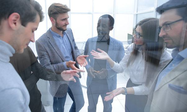 Employees argue and discuss common problems