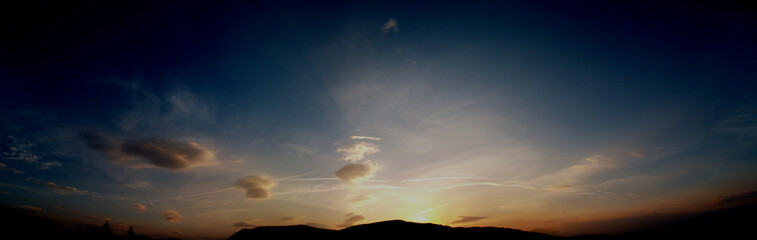 Obraz premium Sunset panorama with clouds