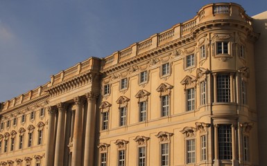 Auferstehung im Herzen von  Berlin; Schlossneubau von Südosten mit Schlüterportal und Eckrondell