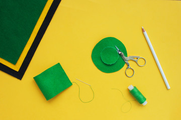 Tutorial how to sew felt leprechaun hat for St. Patrick's day.