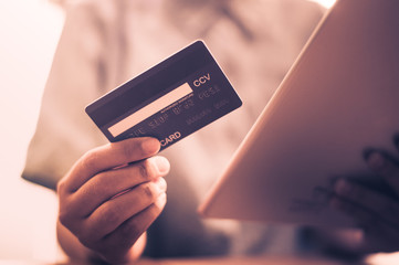 Use credit cards and iPad to buy - images
