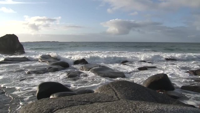 Norwegen, Utakleiv, Nordland, Abend, K&uuml;ste, Brandung, Sturm, st&uuml;rmisch, Wellen, Brandung, Gischt, Fels, sch&auml;umen, aufsch&auml;umen, Stein, Strand, Fels, Fjord,