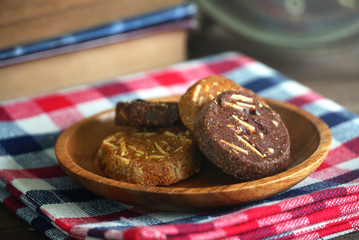 Group of cookie on wood disc lay on cloth on the table