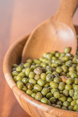 Green beans in bowl on wood backgrounds