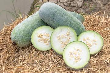 Winter melon is cut into pieces on the straw.