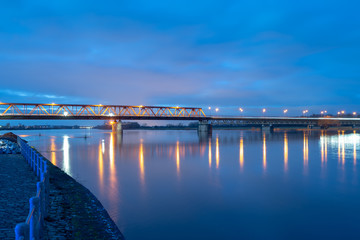 Obraz premium Bridge of the City of Schönebeck at night. 