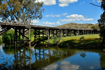 Fototapeta na wymiar Australia, NSW, Gundagai, historic bridge