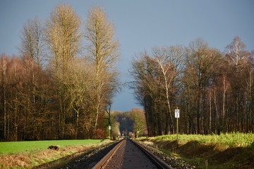 Bahnschienen im Fluchtpunkt
