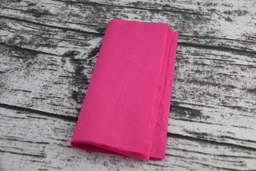 Serviette en papier rose