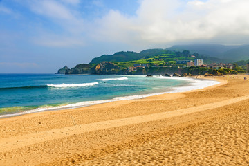 Obraz premium View of sandy beach in Bakio, Basque country, Spain