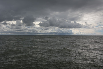 Obraz premium Panorama of dark sky and sea waves 