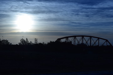 Naklejka premium puente y edificios en sgo del estero