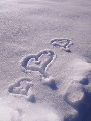 Coeurs dans la neige 2: vertical / Hearts into the snow 2: vertical