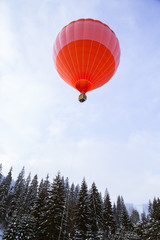 Obraz premium Air balloon in the ski resort Bukovel