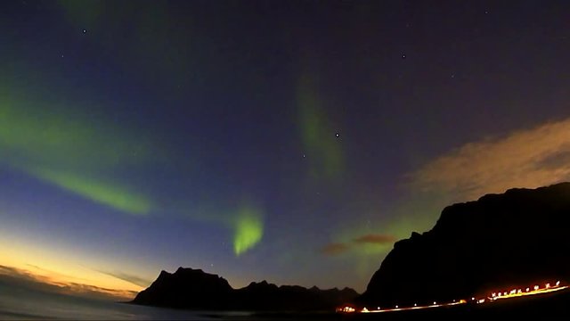 Norwegen, Lofoten, Nordlicht, Aurora Borealis, Polarlicht, Utakleiv, Vestvag&oslash;y, Leknes, Herbst, Stickstoff, Sauerstoff, Atome, Wolken, Bucht, Steinsfjorden, Fjord, Beleuchtung