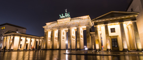 Obraz premium Brandenburg gate in the night