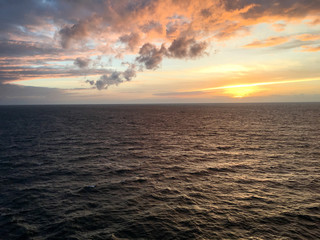 Sonnenuntergang über dem Meer