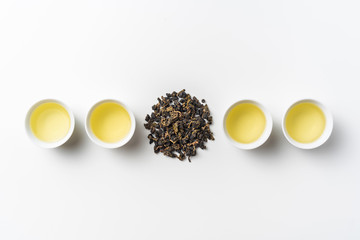 Obraz na płótnie Canvas fresh taiwan oolong tea and cup