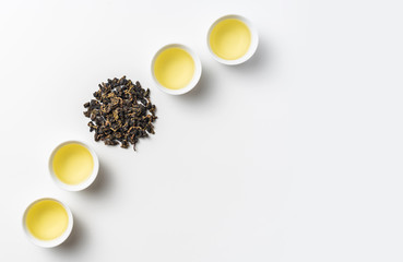 Obraz na płótnie Canvas fresh taiwan oolong tea and cup