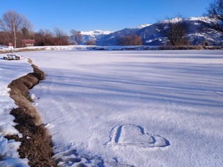 Coeur glac&eacute; lac gel&eacute; entier \ frozen heart frozen lake whole lake