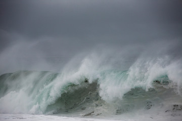Ocean Power - Wave Crashing
