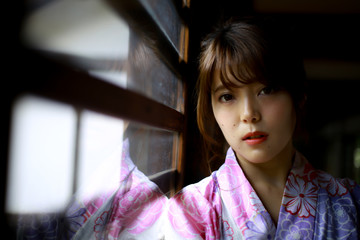 浴衣を着た女性