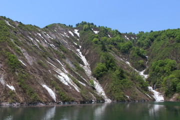 奥只見湖（残雪の山）