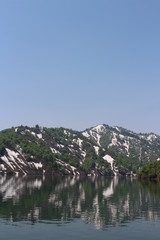 奥只見湖（残雪の山）