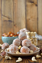 Vegan truffles from dried fruits and cashews