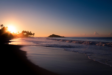 Obraz premium Sunrise on Mirissa Beach, Sri Lanka.