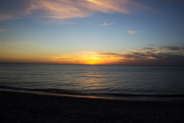 Obraz premium sunset over the ocean in Naples Florida