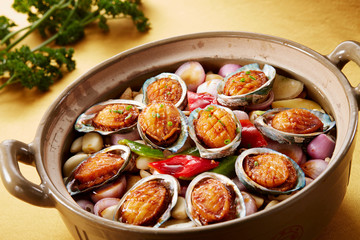 Delicious Chinese cuisine, abalone pot
