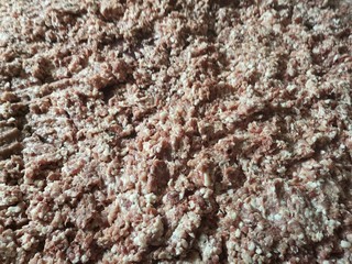 carne di maiale tagliate per insaccare salami