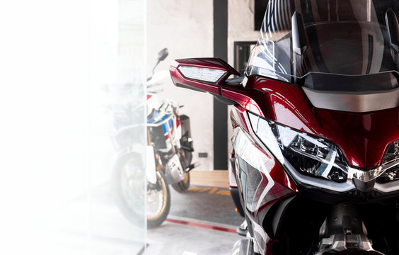 Fototapeta motorcycle bigbike in showroom with soft-focus and over light in the background